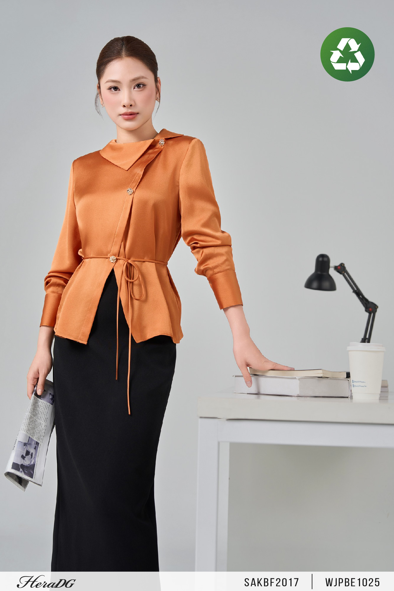 Ảnh của Áo kiểu cổ lệch, nẹp chéo